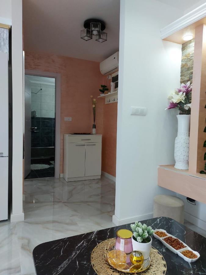 Apartman Star Lux Kula Exterior photo